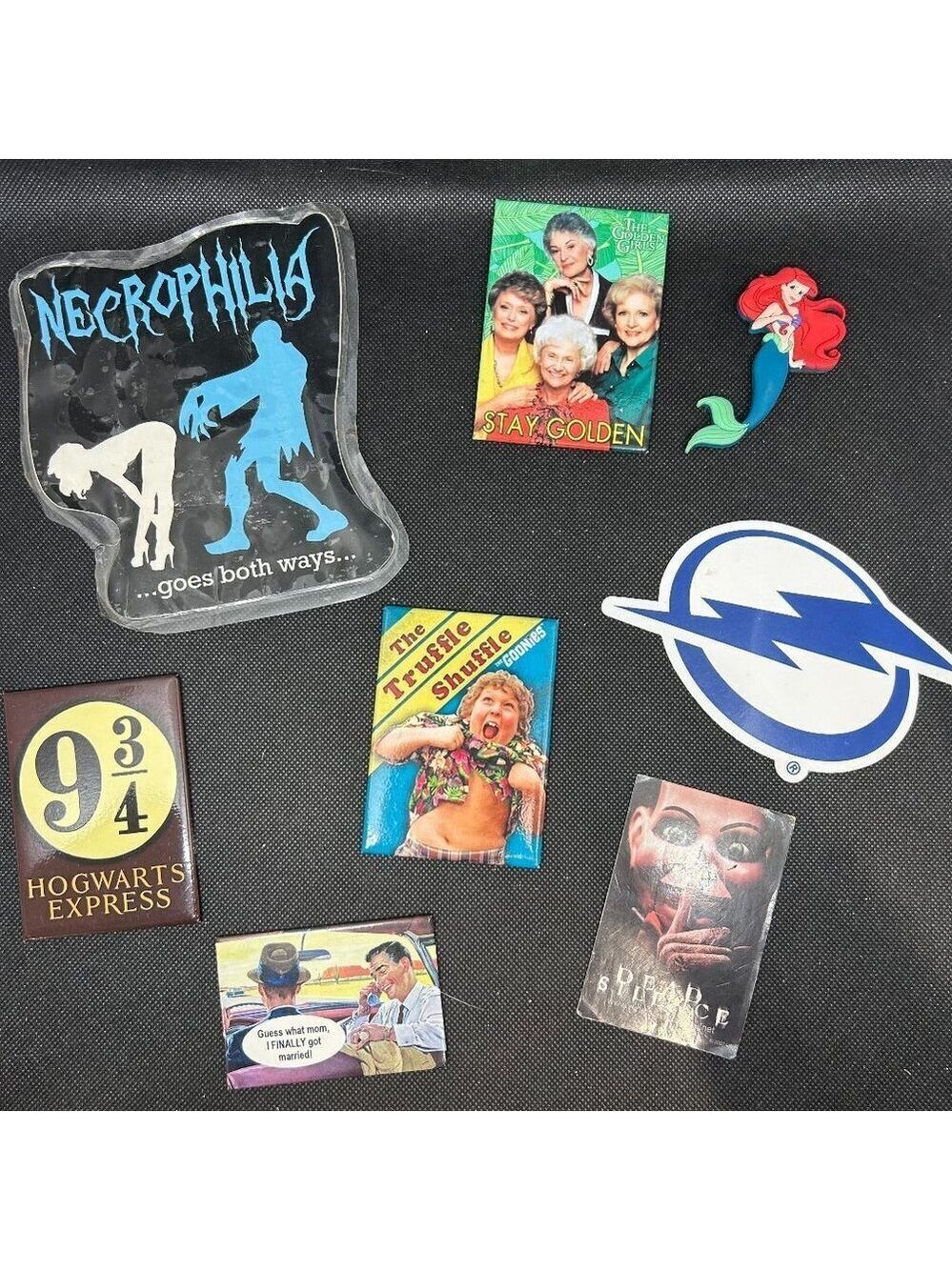 Mixed lot of graphic magnets